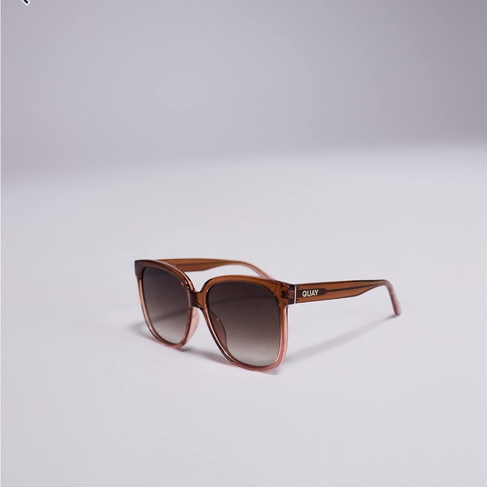 Quay Wide Awake Sunglasses - Picture 3 of 6